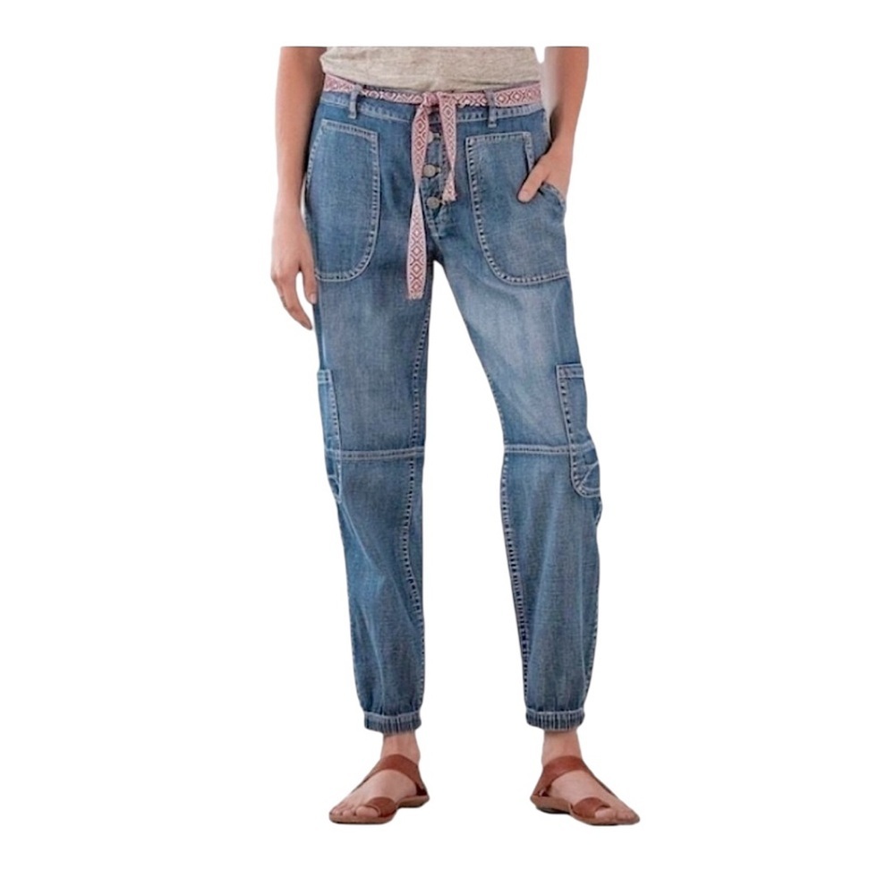 Sundance Casual Blue Denim Jogger Jeans with Pink Accents